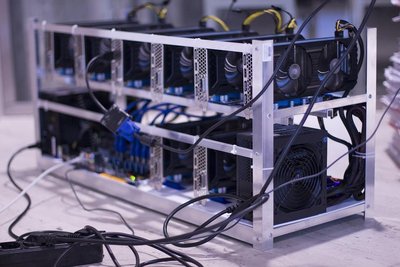 Cooling systems integrated in large-scale mining farm